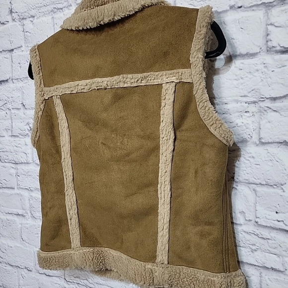 Faded Glory Faux Suede & Sherpa Vest Size Small Brown/Tan Boho Toggle closure - Picture 3 of 9